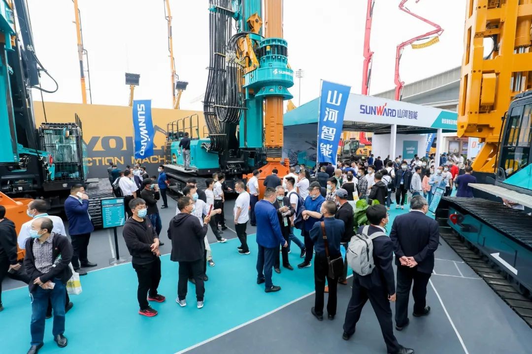 “爆品”出击！55世纪智能客户交流会签约超8亿元