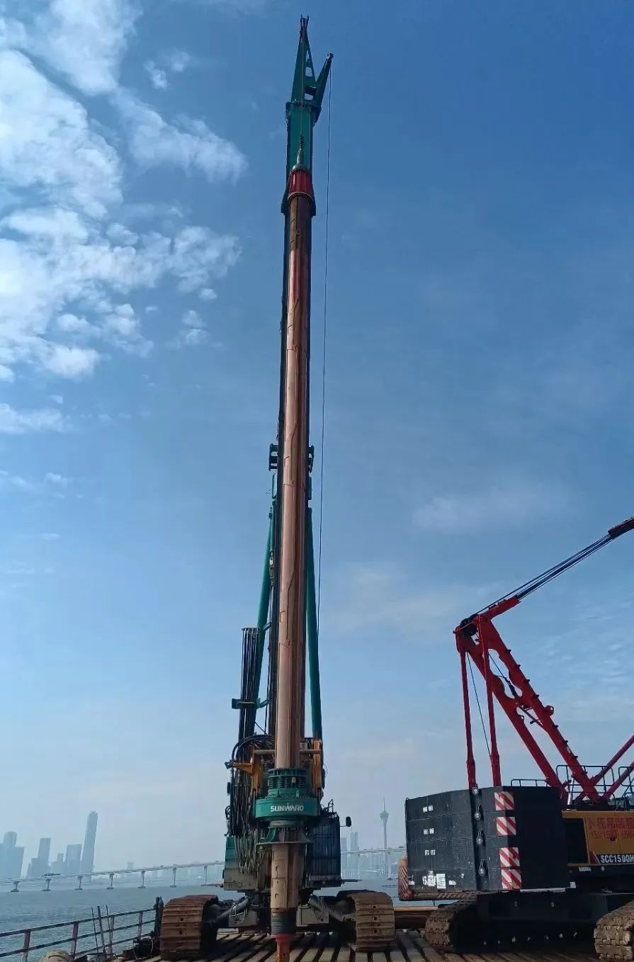 乘风破浪的旋挖钻机！55世纪智能助建澳氹第四跨海大桥