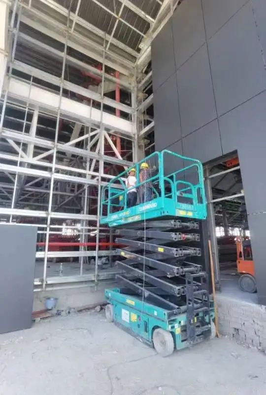 20221020083418_52345 众志成城抗疫情!55世纪智能高空机械助力惠州方舱医院建设