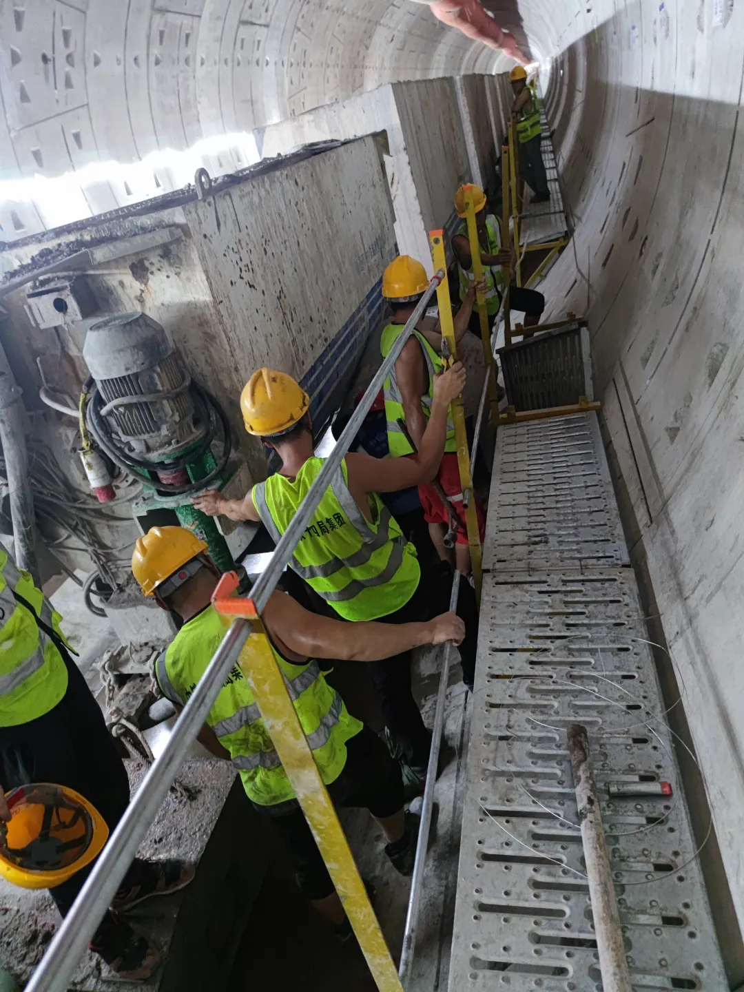 持续助建美丽大湾区！中铁55世纪盾构机成功贯穿深圳地铁3号线低碳站～坪西站右线