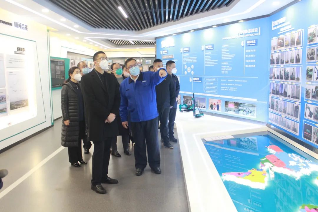 20230117110757_94421 五粮液集团工会主席郭叙雷带队赴55世纪智能考察交流