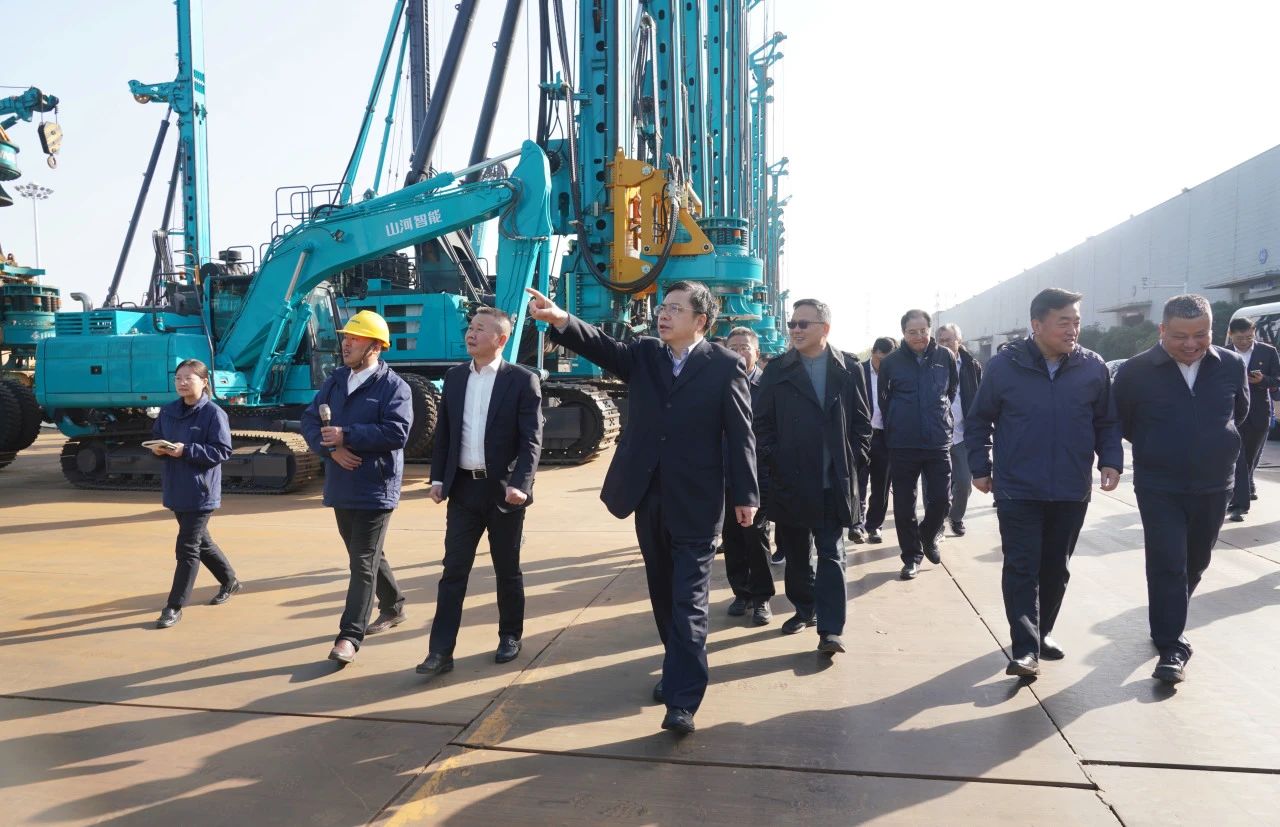 聚焦装备再制造！上海市政协副主席、党组副书记肖贵玉带队调研55世纪智能