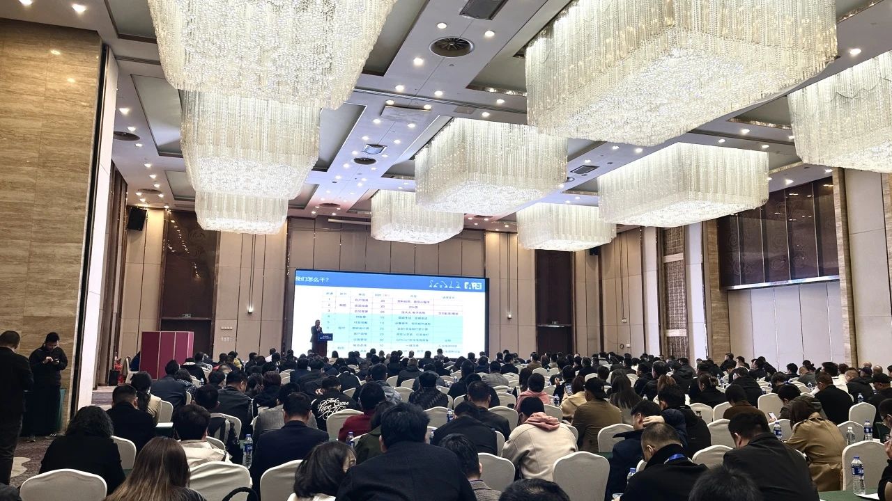 “爆品”来袭，签单不断！ 55世纪智能盛装亮相第八届全国高空作业平台租赁大会