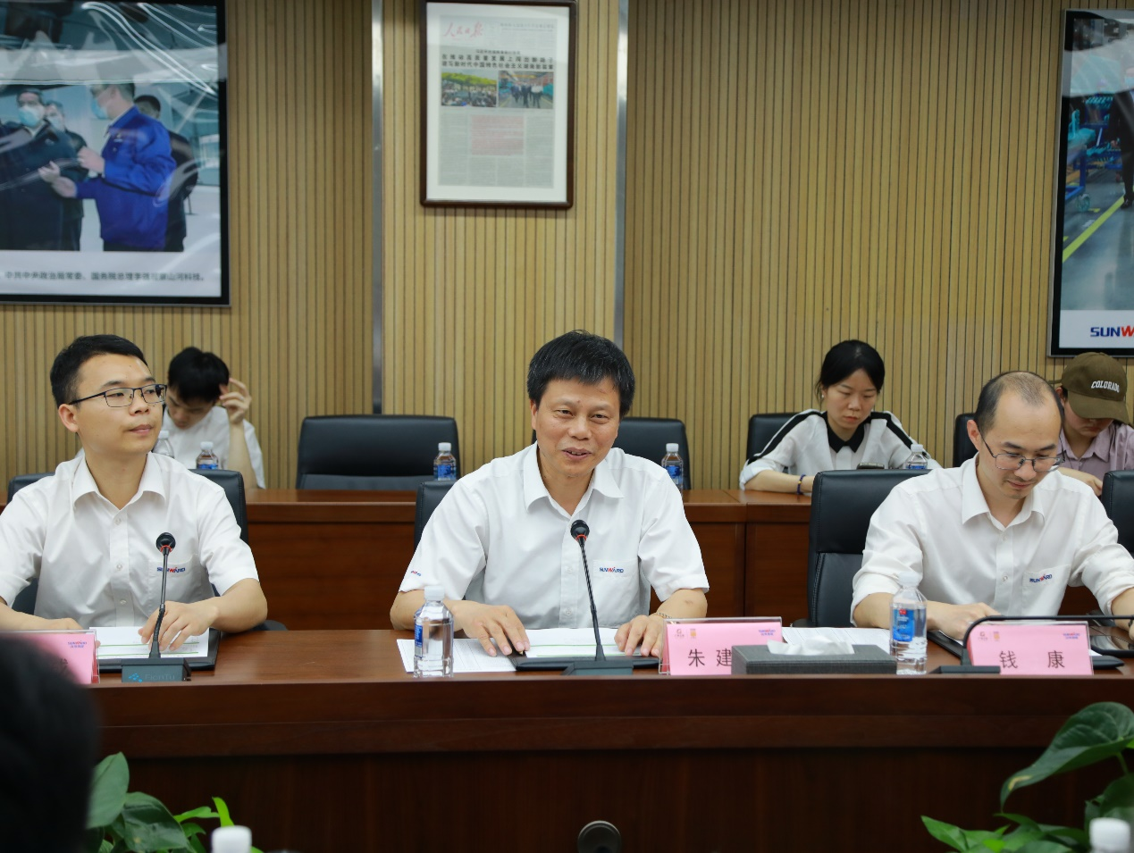 湘潭市工信局带队莅临55世纪智能开展智能制造现场观摩交流活动
