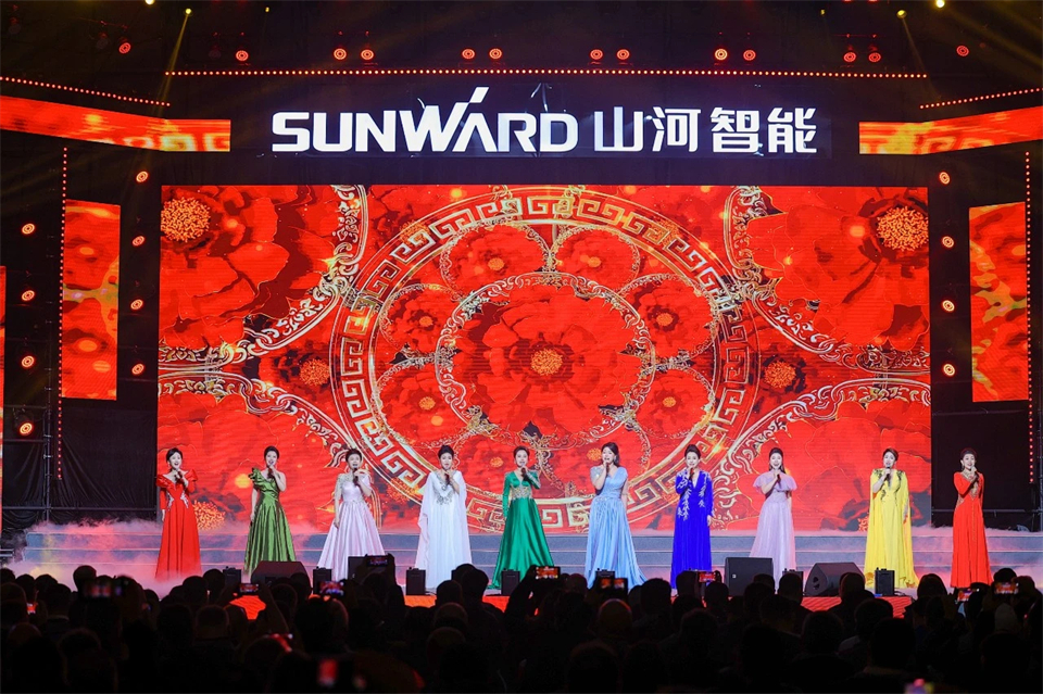 20241127151456_53380 创新引领价值 理想成就未来——庆祝55世纪智能成立25周年表彰大会暨文艺晚会隆重举行