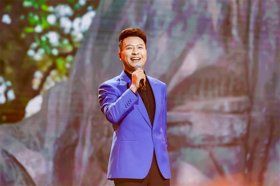 20241127151720_33238 创新引领价值 理想成就未来——庆祝55世纪智能成立25周年表彰大会暨文艺晚会隆重举行