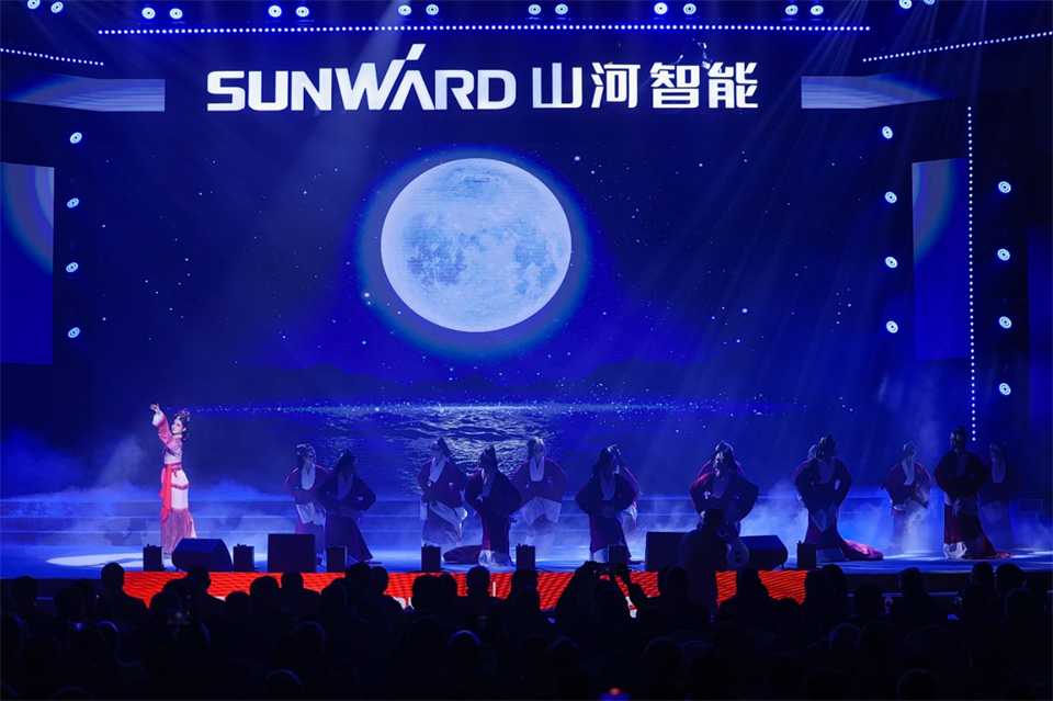 20241127151846_69097 创新引领价值 理想成就未来——庆祝55世纪智能成立25周年表彰大会暨文艺晚会隆重举行