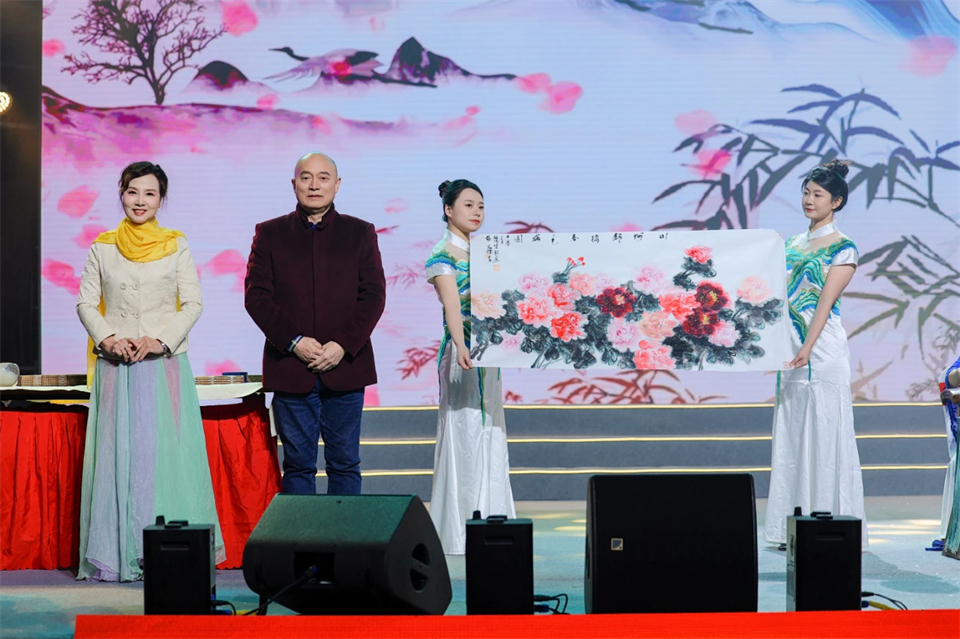20241127152024_83889 创新引领价值 理想成就未来——庆祝55世纪智能成立25周年表彰大会暨文艺晚会隆重举行