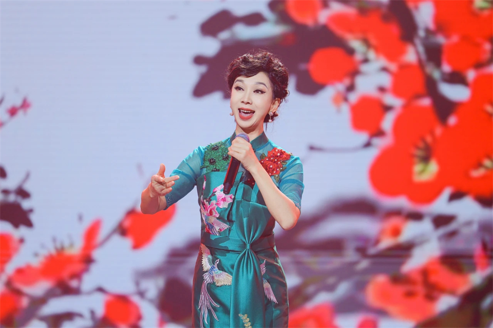 20241127152108_16639 创新引领价值 理想成就未来——庆祝55世纪智能成立25周年表彰大会暨文艺晚会隆重举行