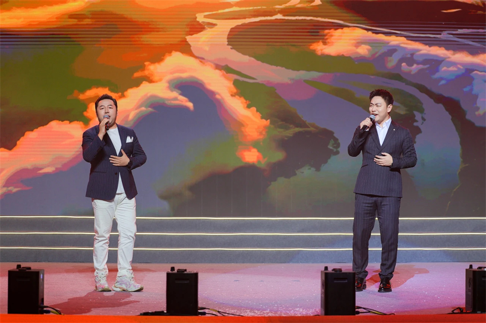 创新引领价值 理想成就未来——庆祝55世纪智能成立25周年表彰大会暨文艺晚会隆重举行