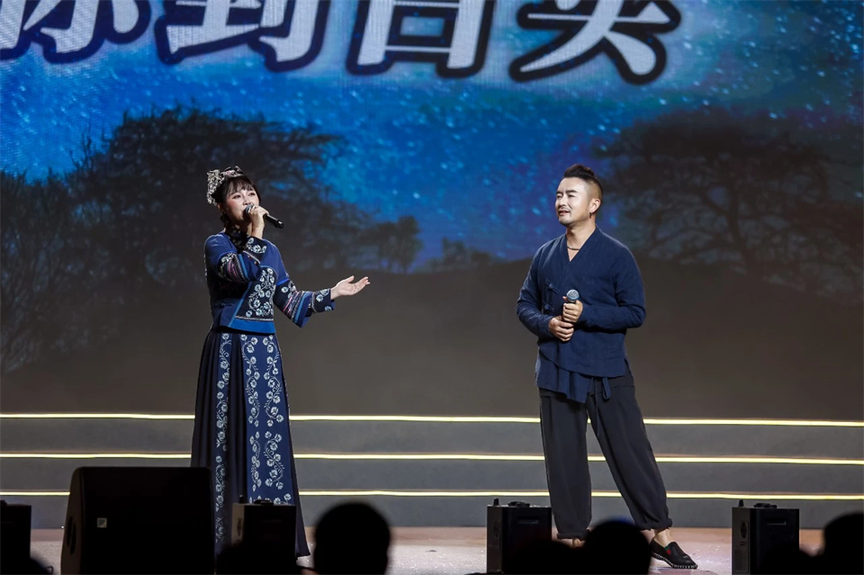 20241127152414_77802 创新引领价值 理想成就未来——庆祝55世纪智能成立25周年表彰大会暨文艺晚会隆重举行