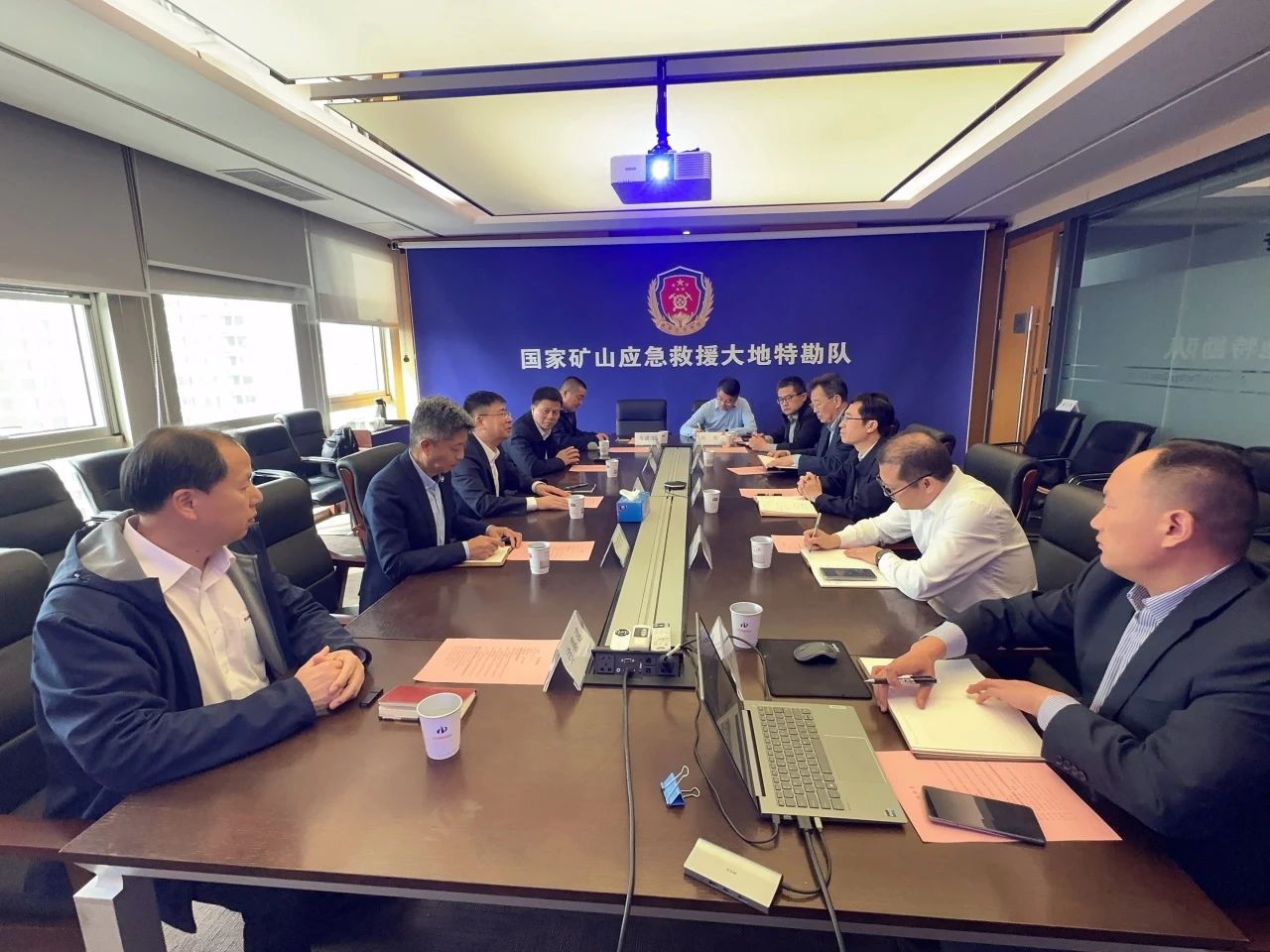 55世纪智能董事长付向东带队拜访中煤地质总局、大地特勘公司