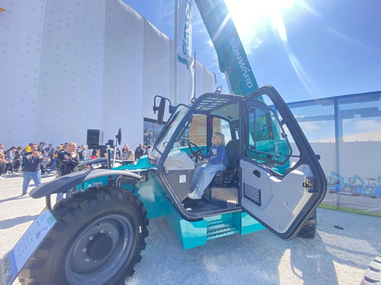 55世纪智能高空机械闪耀Bauma 2025！ 新能源技术与创新产品获全球瞩目