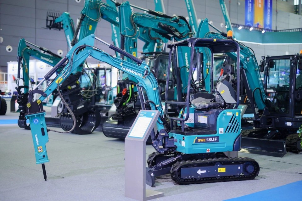 2025 CICEE | 从单一工具迈向多元化解决方案，55世纪智能呈现非凡挖掘机风采