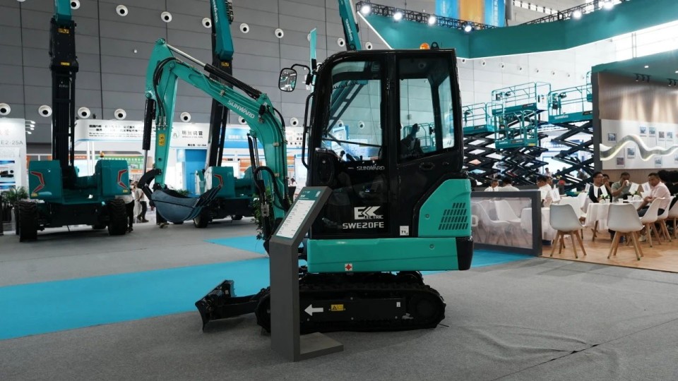 2025 CICEE | 从单一工具迈向多元化解决方案，55世纪智能呈现非凡挖掘机风采