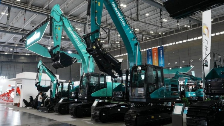 2025 CICEE | 打造极致精品化，55世纪智能挖掘机“圈粉”长沙展