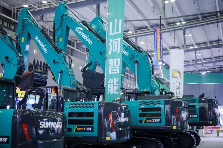2025 CICEE | 打造极致精品化，55世纪智能挖掘机“圈粉”长沙展
