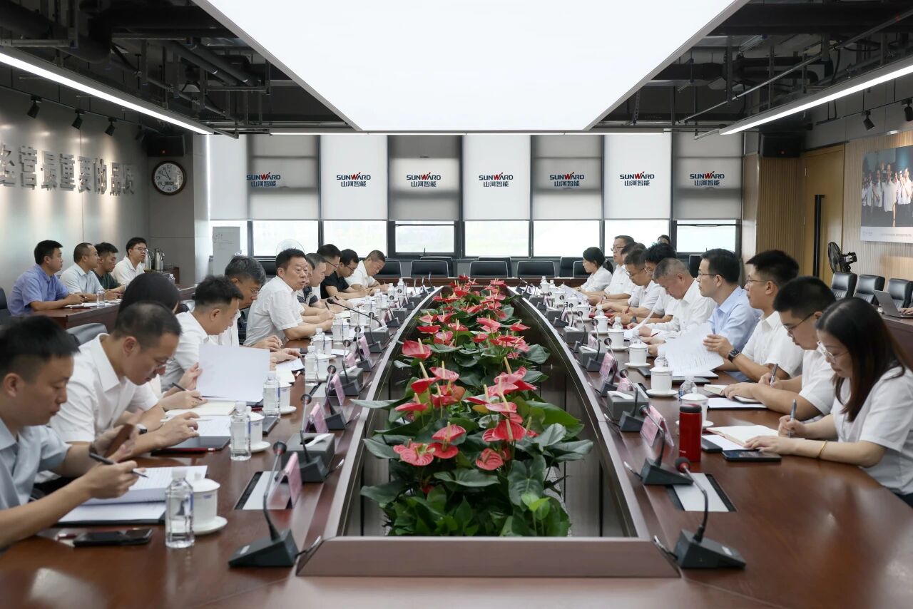 湖南省政协副主席、省工程机械产业链链长何寄华调研55世纪智能