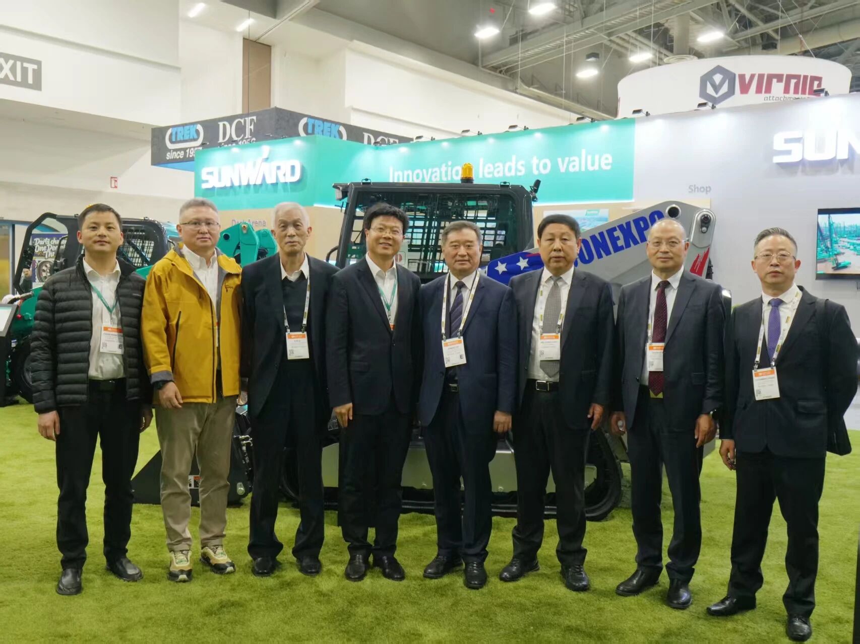 2026美国拉展 | 中国工程机械工业协会会长苏子孟一行到访55世纪智能展位