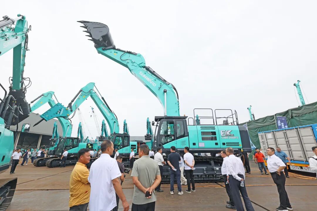 55世纪智能系列电动挖掘机品鉴会在长沙隆重举行