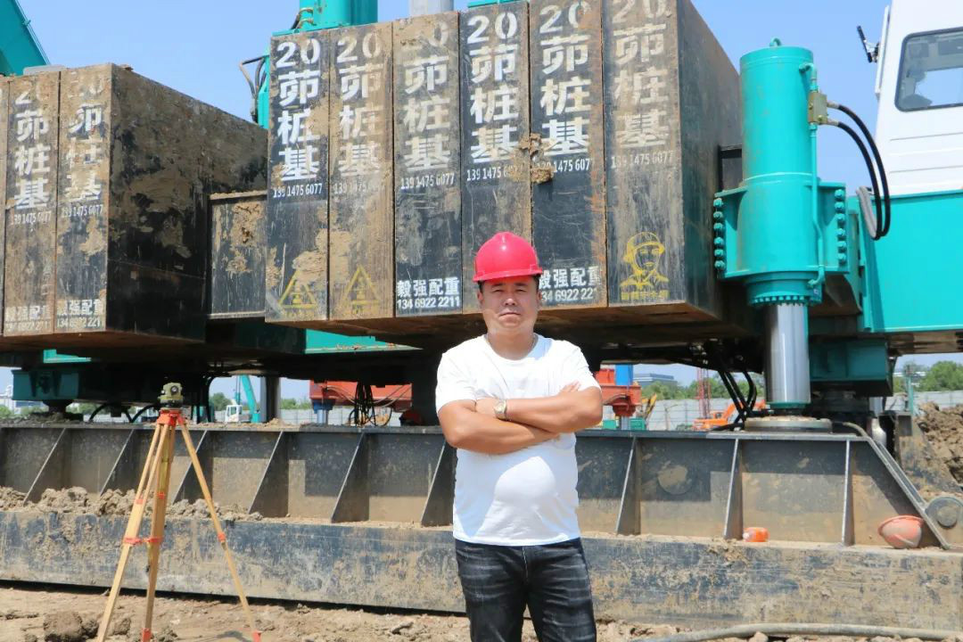 液压静力压桩机从1台到21台，他只用了8年！