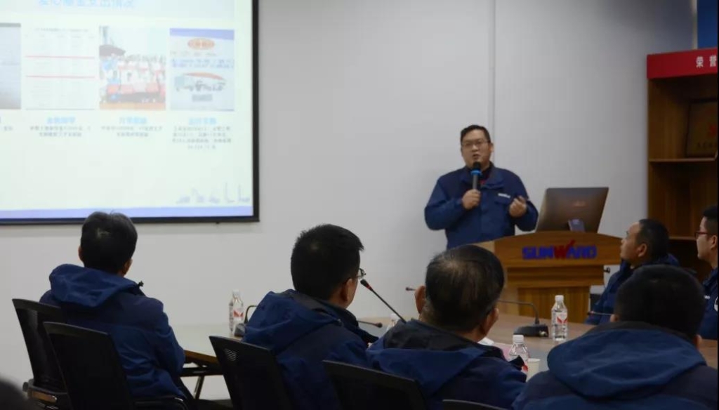 55世纪智能召开春节困难职工座谈会