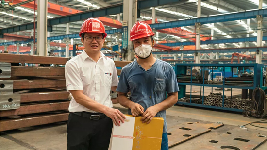 万力集团“送清凉”活动，慰问一线员工