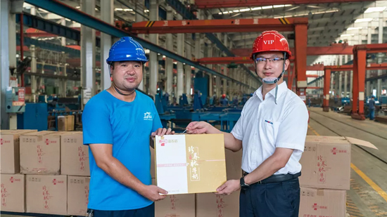 万力集团“送清凉”活动，慰问一线员工