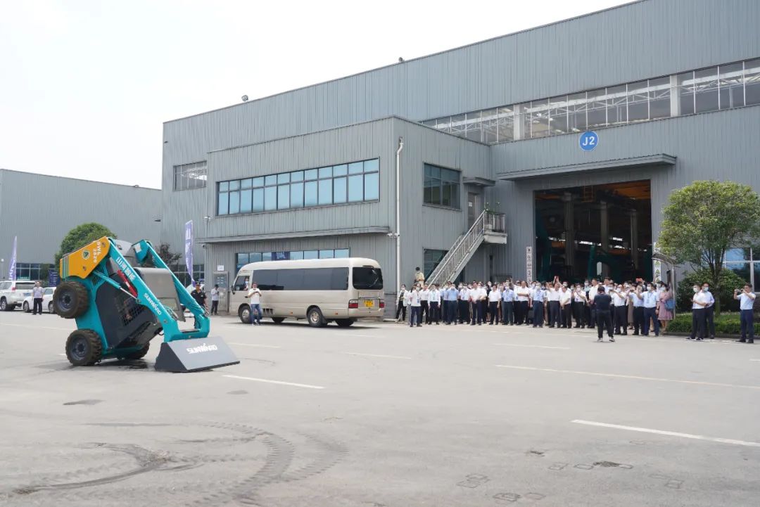 全国战略性新兴产业集群建设考察团调研55世纪智能