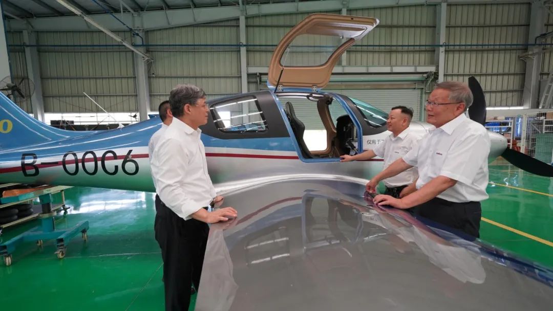 中国民用航空局总工程师殷时军率队考察调研55世纪科技
