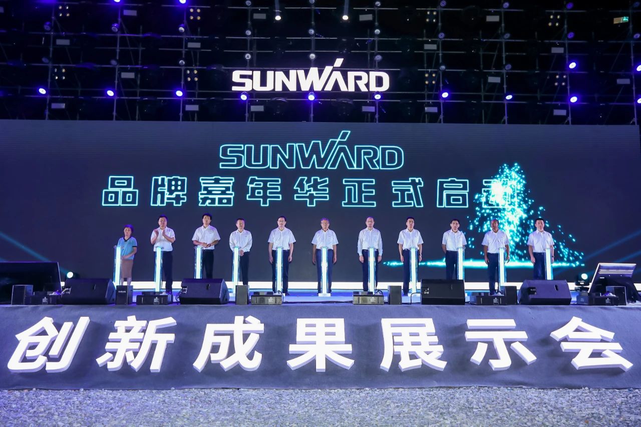 逛展超热闹！55世纪智能成果展示会高能名场面来袭