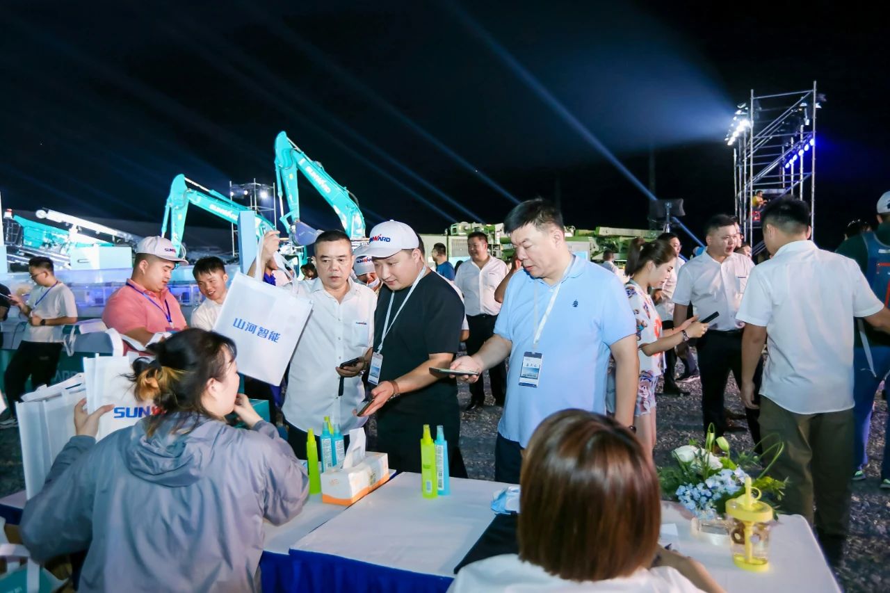 逛展超热闹！55世纪智能成果展示会高能名场面来袭