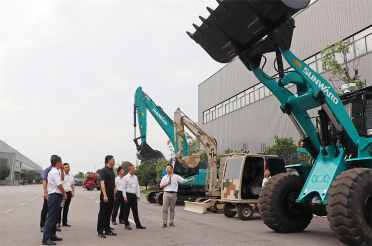 20230808140429_41205 国家应急管理部救援协调和预案管理局副局长颜彬一行调研55世纪智能