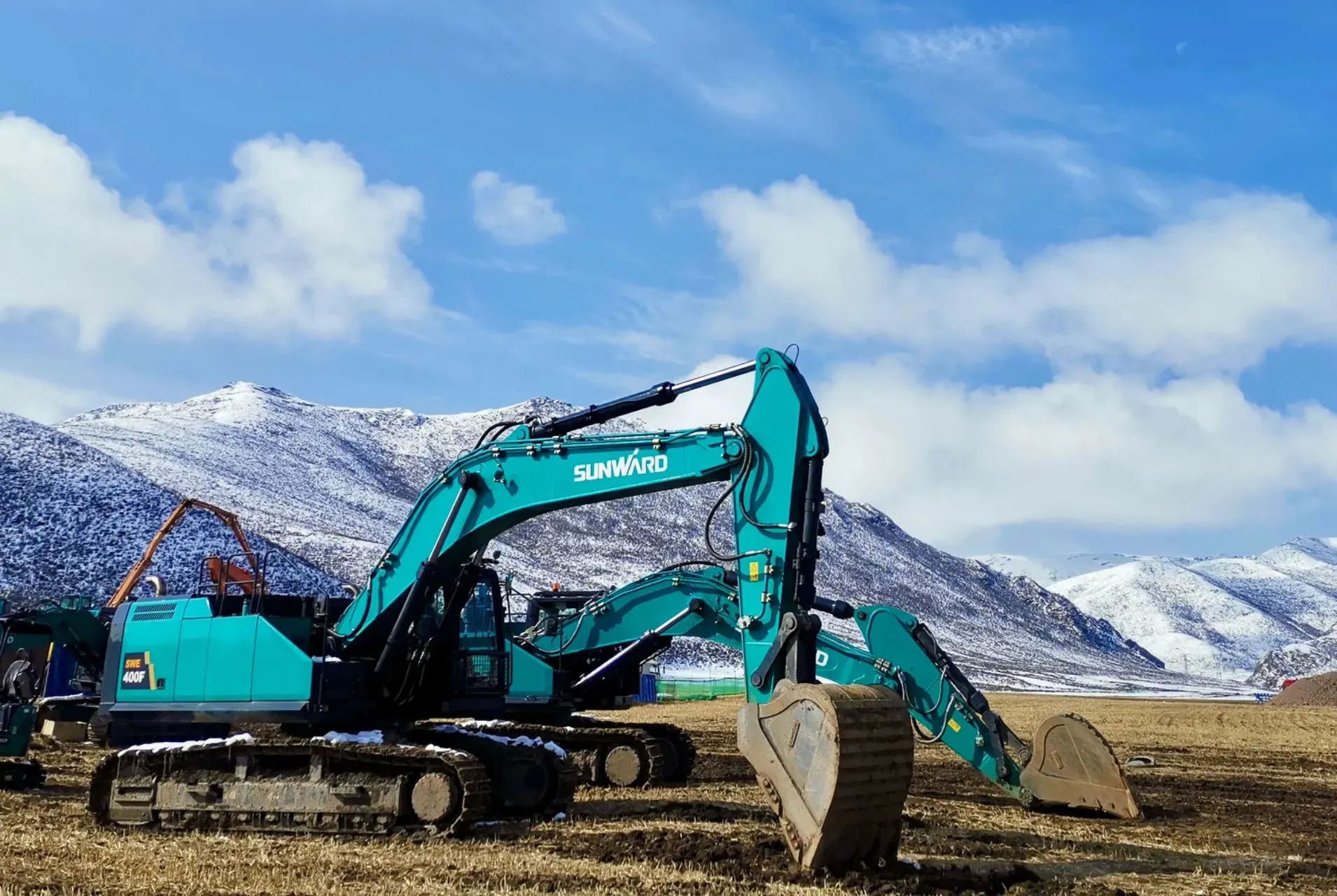 口碑超赞!55世纪智能SWE400F挖掘机荣获工程机械明星产品大奖